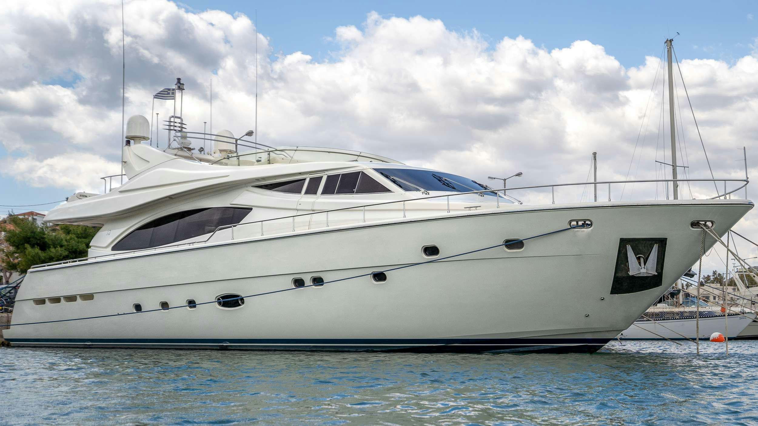 Yacht charter ESTIA YI YACHT CHARTER