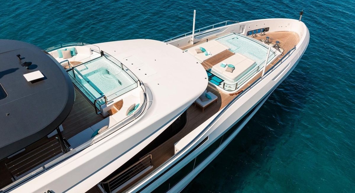 EVA4EVA yacht charter 1