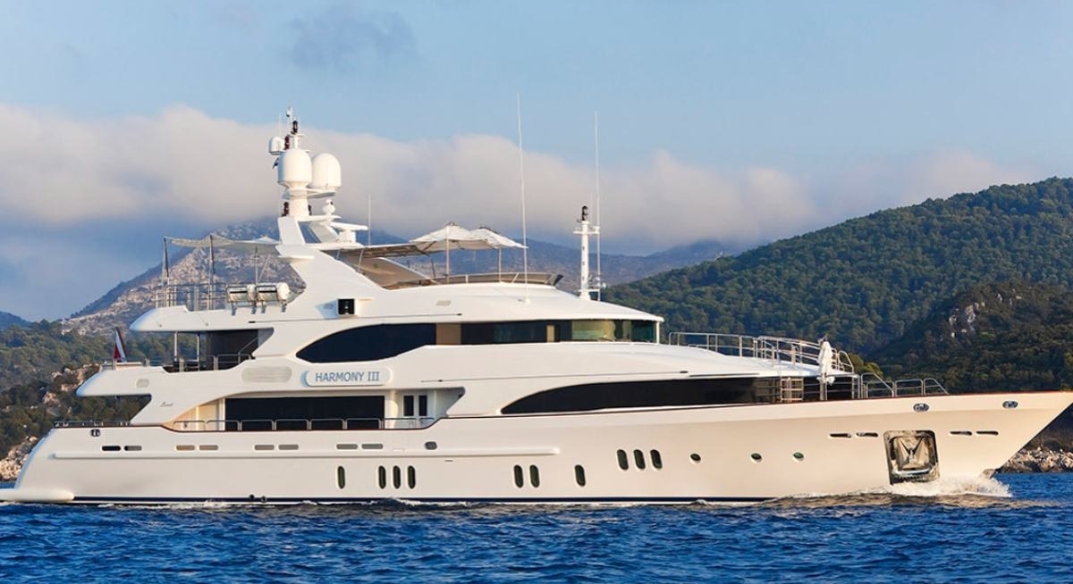 EVERBLUE yacht charter 1
