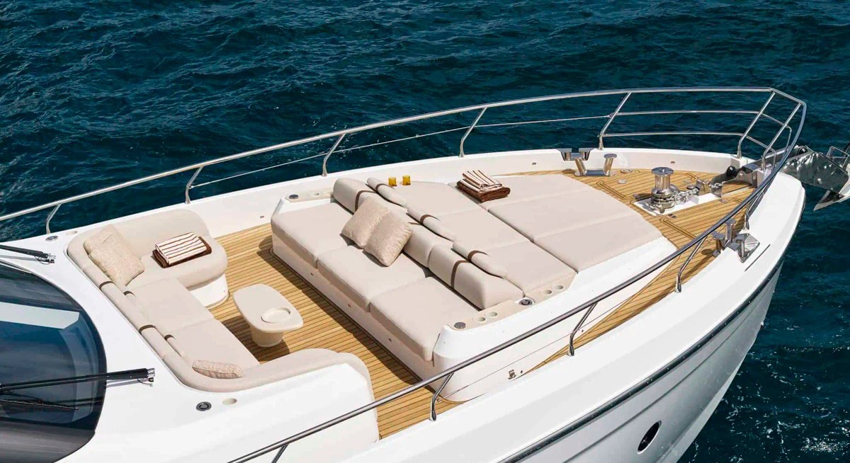 EXPLORA yacht charter 2