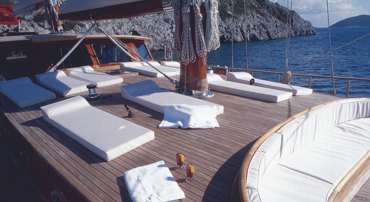 تأجير يخت EYLUL DENIZ II YACHT CHARTER