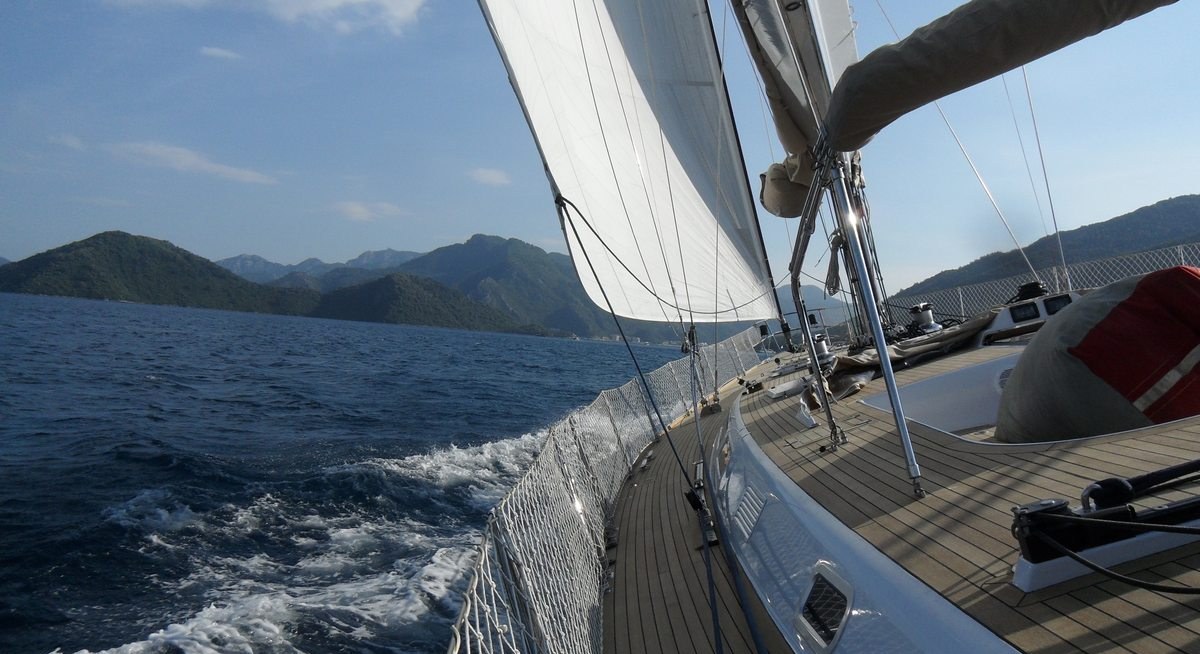 FAR II KIND yacht charter 2