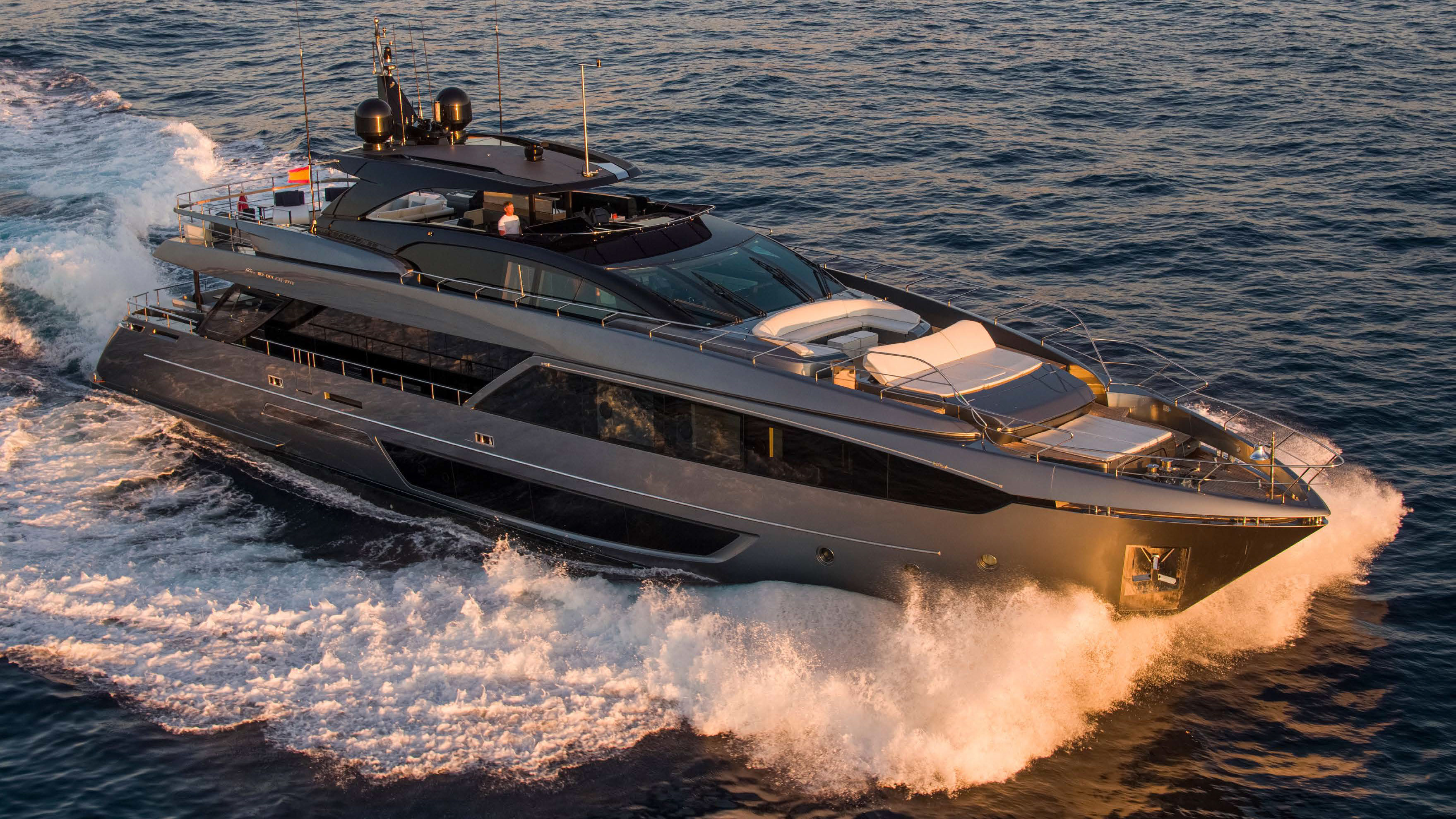 Yacht charter FIGURATI YACHT CHARTER