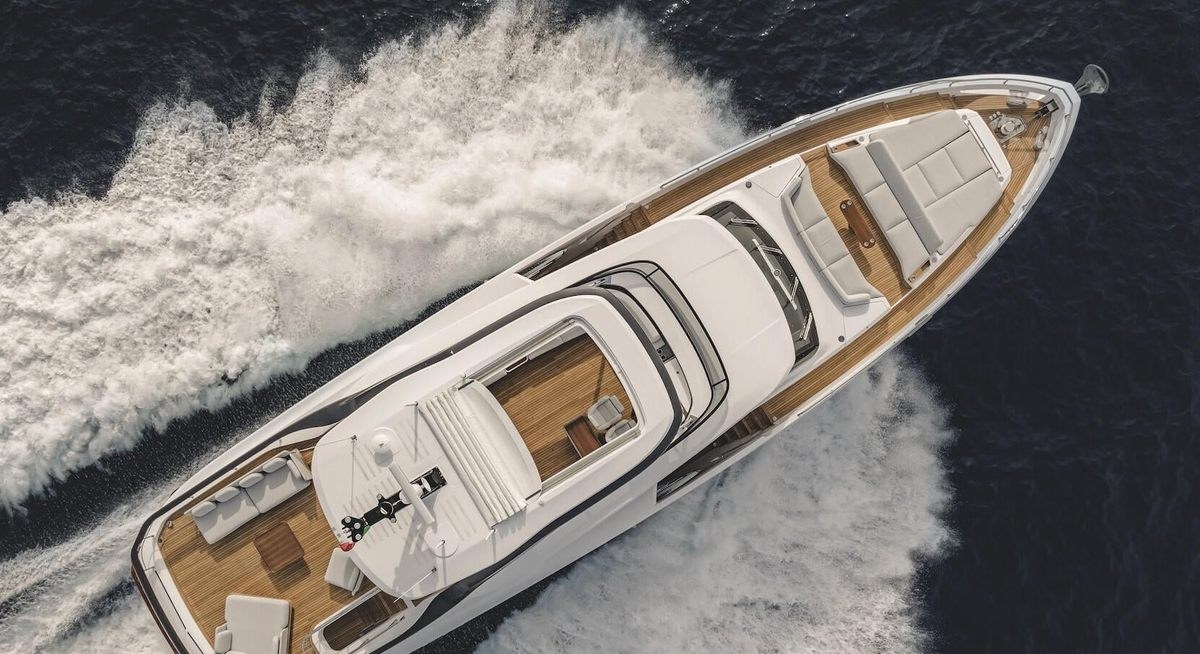 FIRST HORIZON yacht charter 5