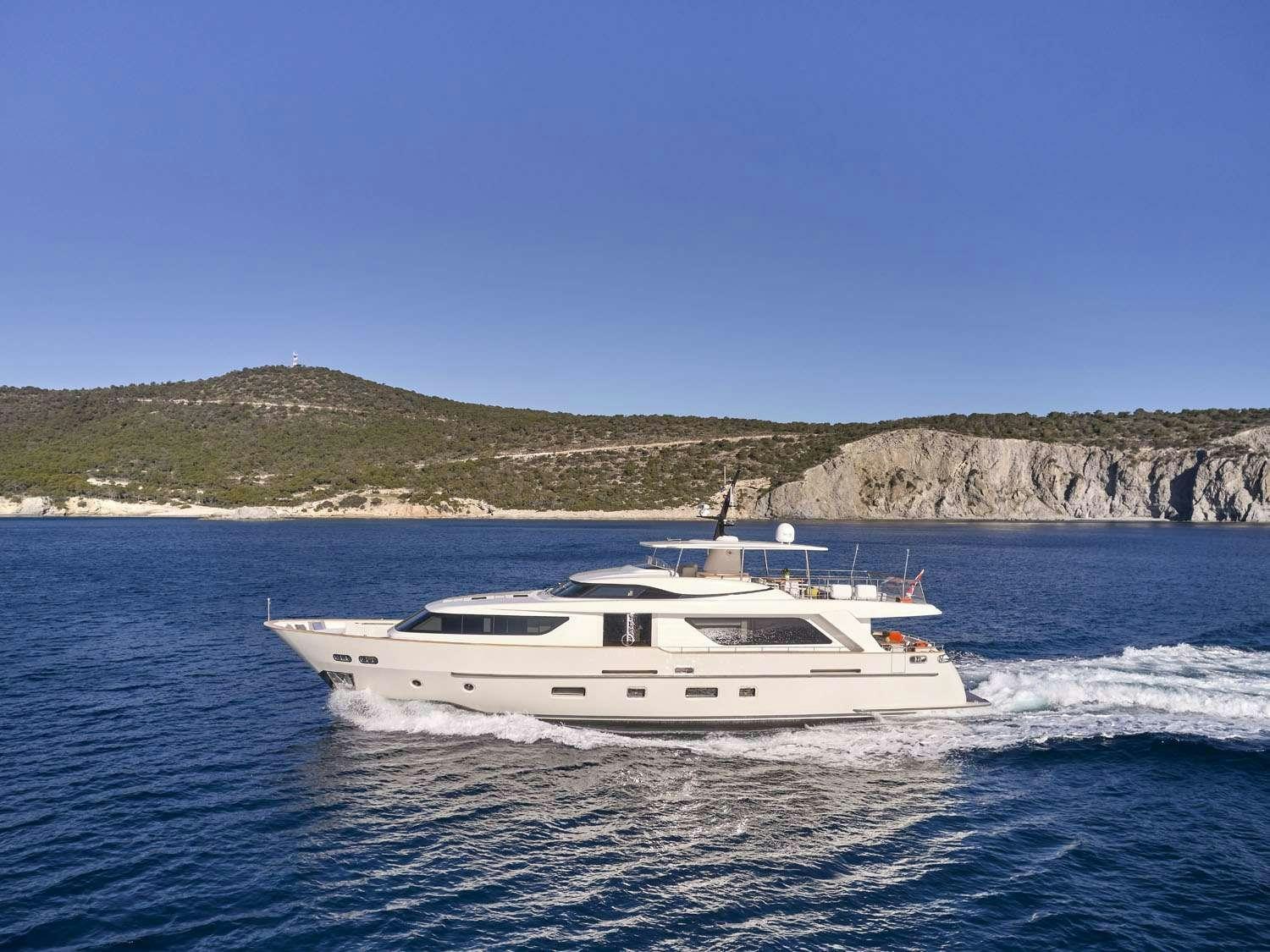 FLOR yacht charter 1