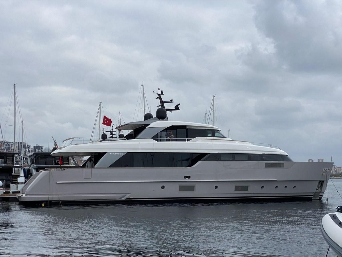 FLORI yacht charter 1
