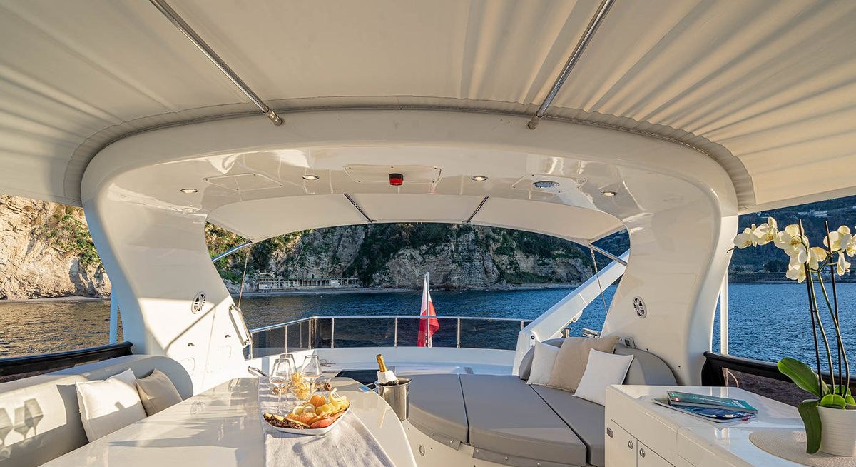 GEMINI 3 yacht charter 2