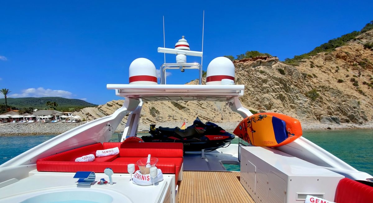 GEMINIS yacht charter 3