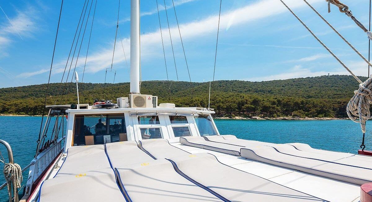 GIDEON yacht charter 2