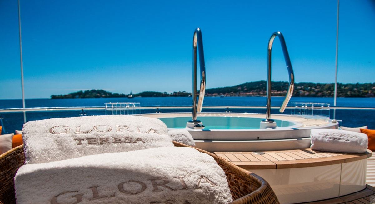 GLORIA TERESA yacht charter 2