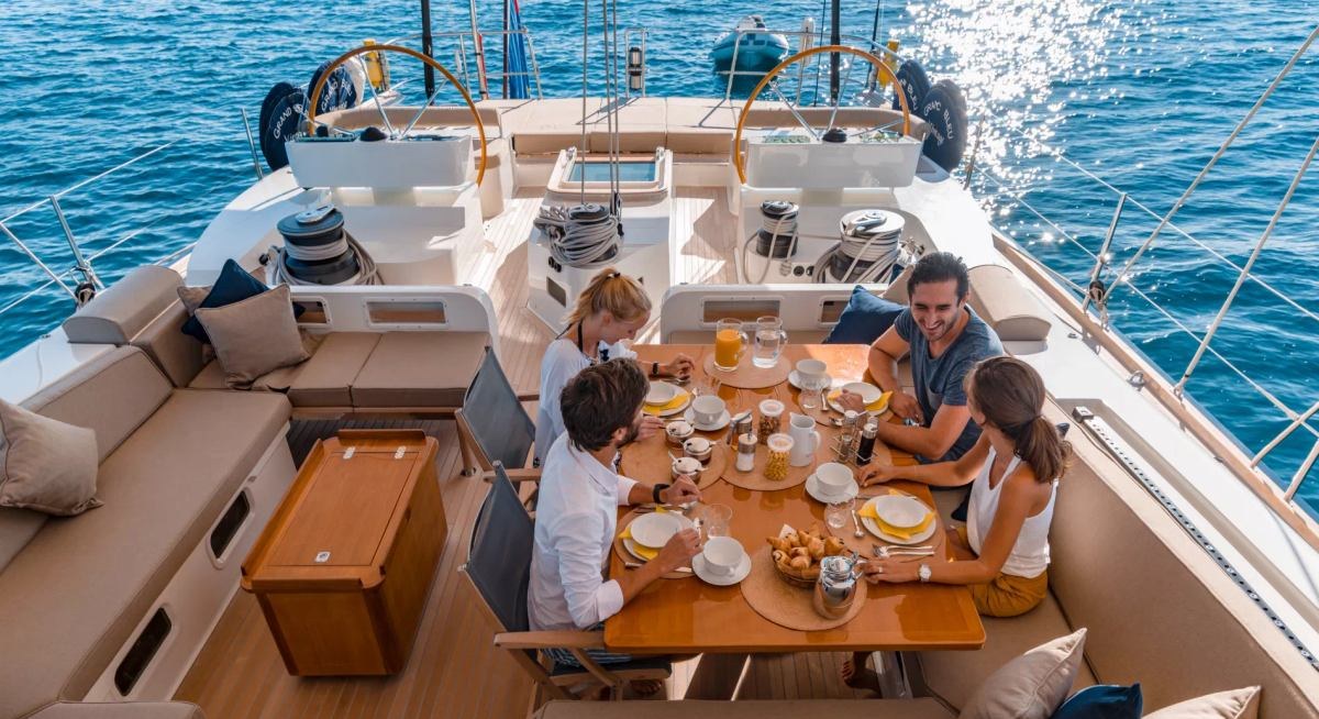 GRAND BLEU VINTAGE yacht charter 3