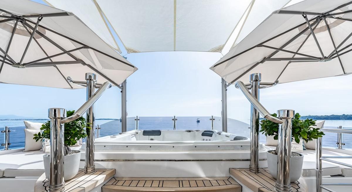 Yacht charter GRAND CRU YACHT CHARTER