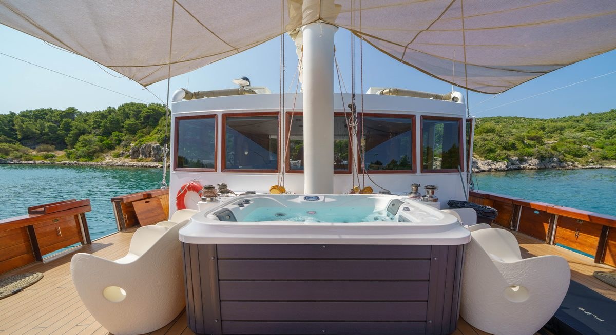 GREEN RAY yacht charter 2