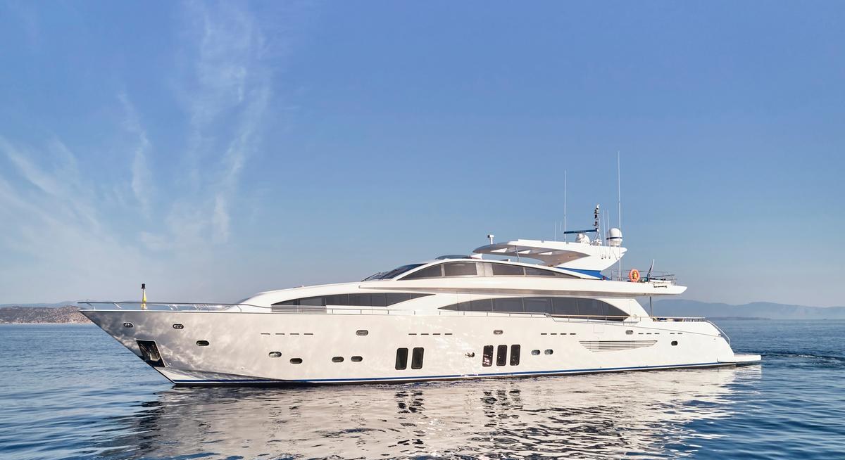 HAKUNA MATATA yacht charter 1