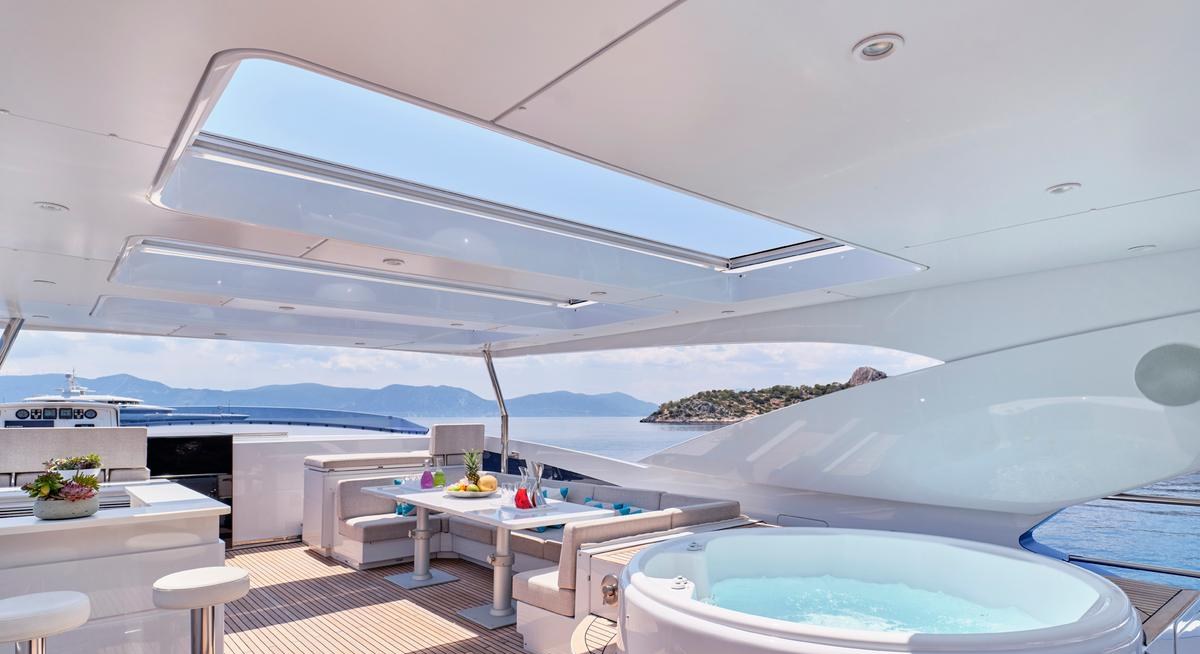 HAKUNA MATATA yacht charter 3