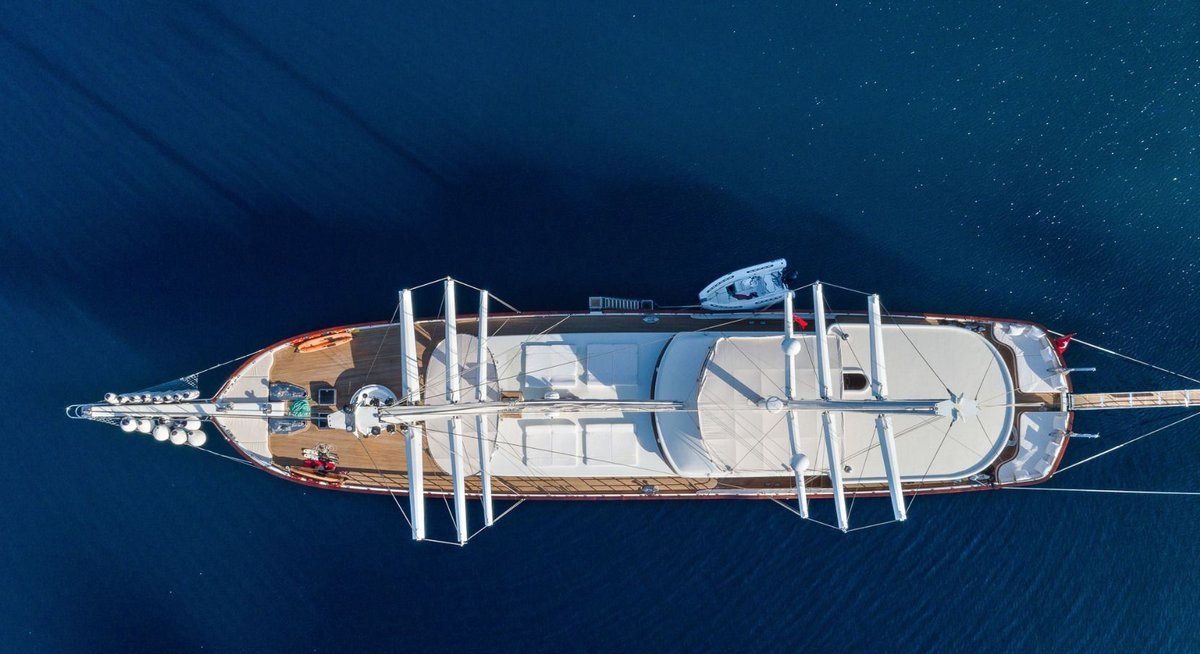 HALCON DEL MAR yacht charter 2