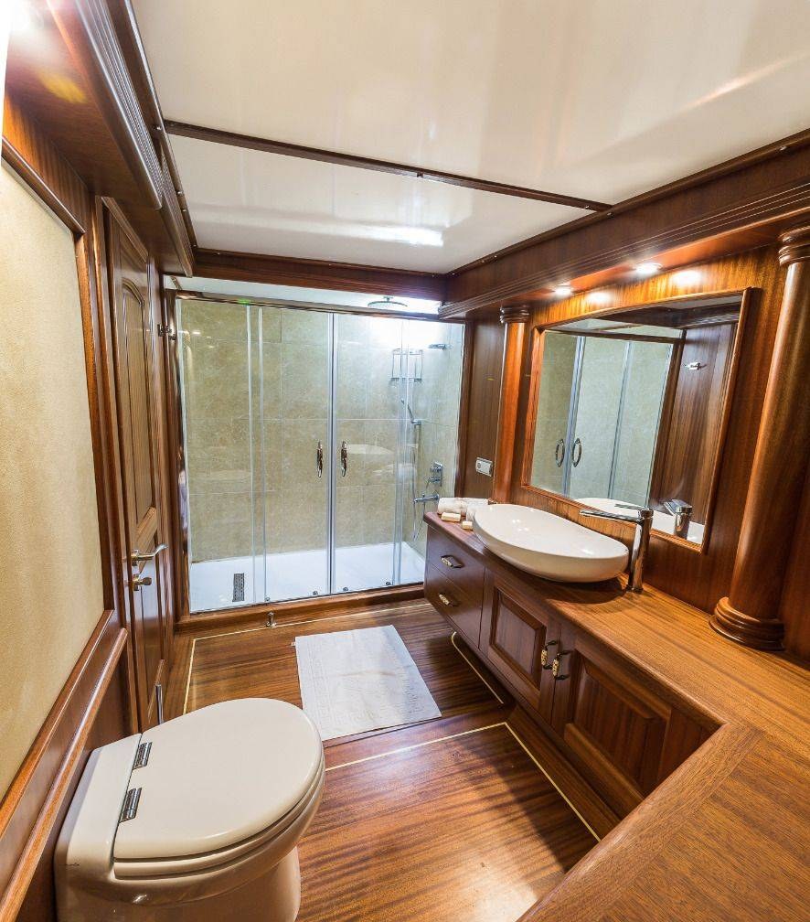 Yacht charter HALCON DEL MAR YACHT CHARTER