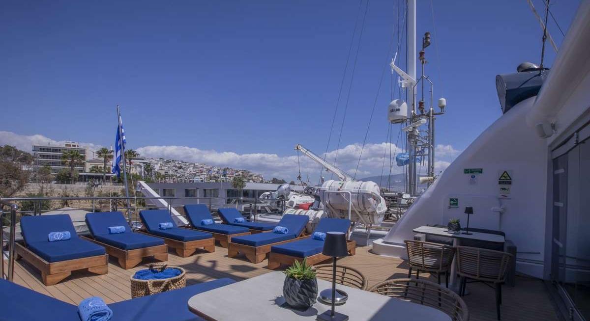 HARMONY V yacht charter 3