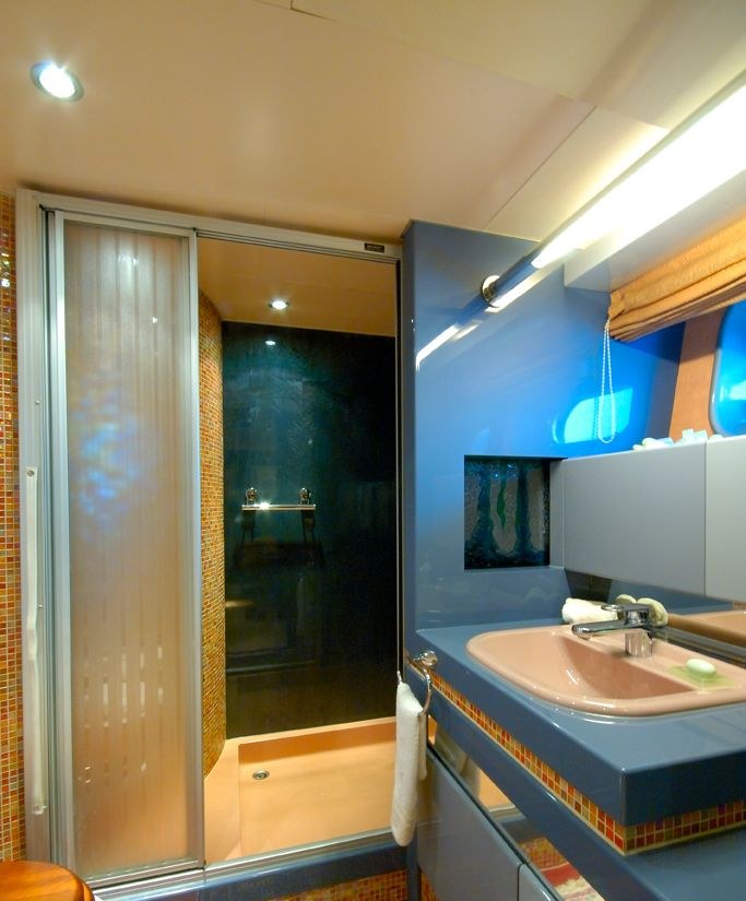Yacht charter HEARTBEAT OF LIFE YACHT CHARTER