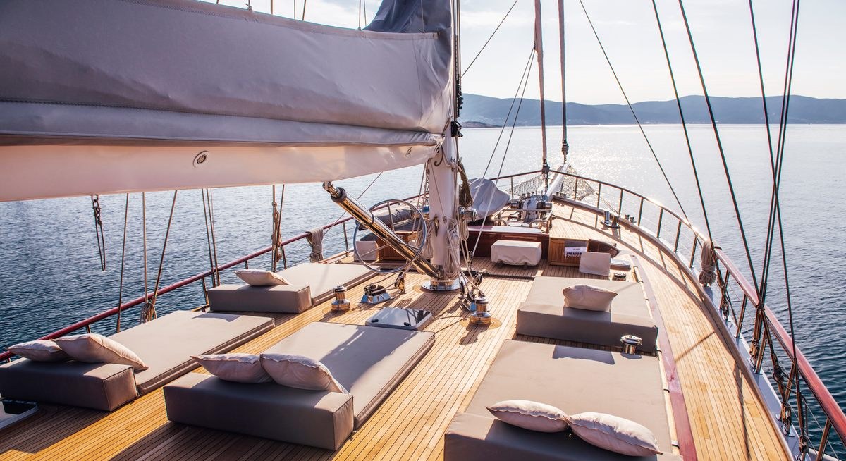 HIC SALTA yacht charter 3