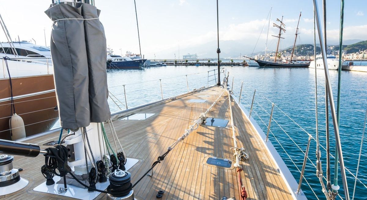 HUAYRA yacht charter 2