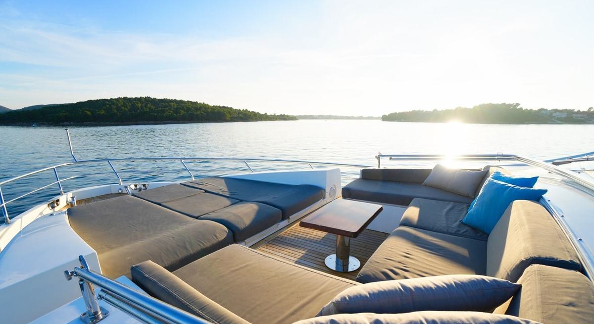 HUBO yacht charter 2