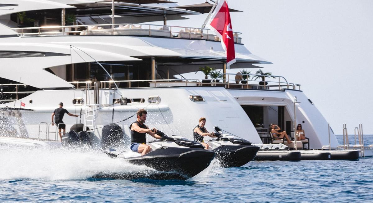 ILLUSION V yacht charter 5