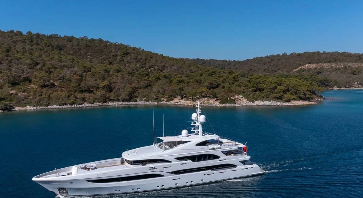 IMMERSIVE yacht charter 1