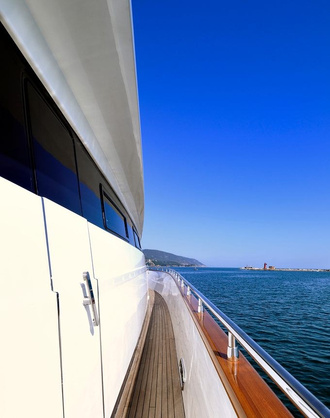 JOHN yacht charter 4