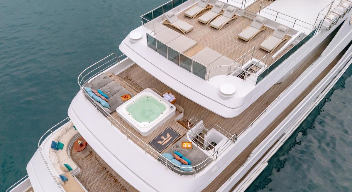 JOIA THE CROWN JEWEL yacht charter 5
