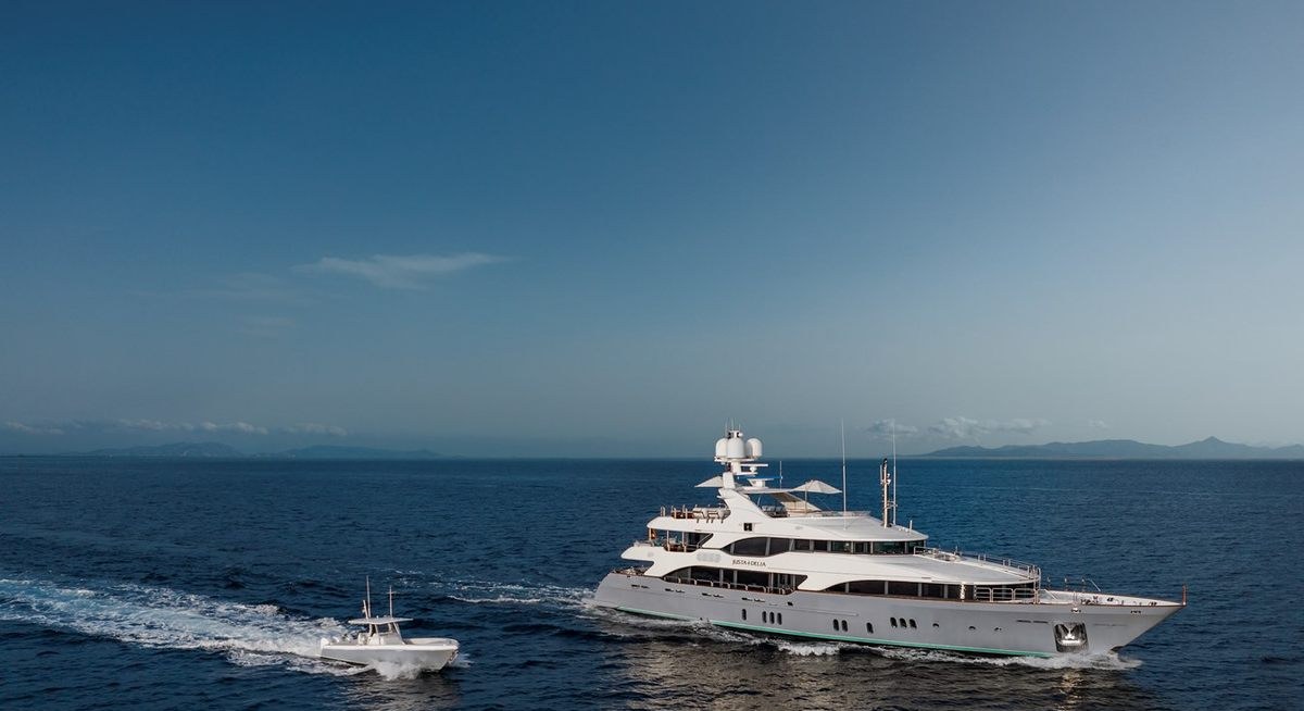Yacht charter JUSTA DELIA YACHT CHARTER