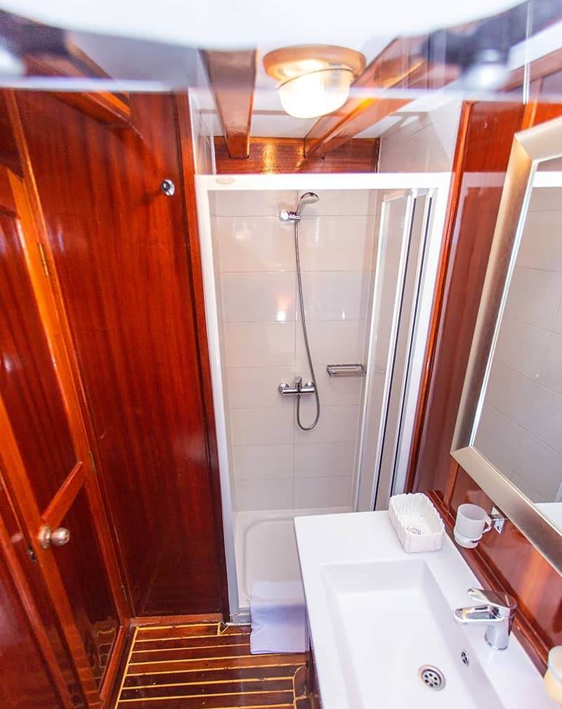 Yacht charter KADENA YACHT CHARTER