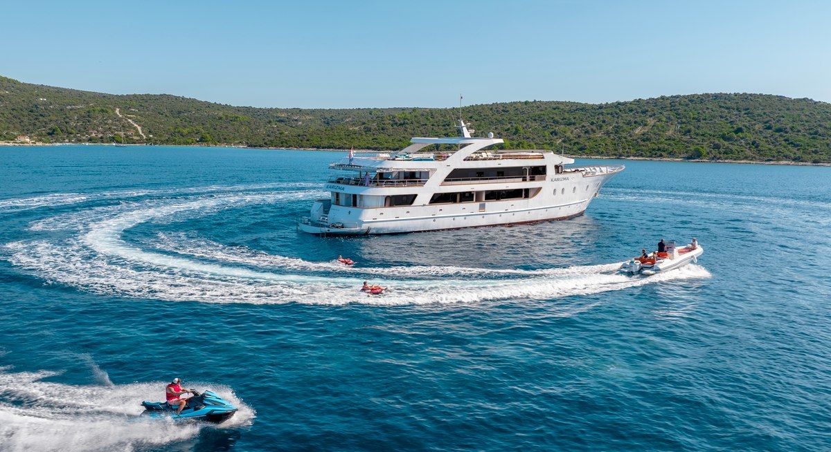KARIZMA yacht charter 5