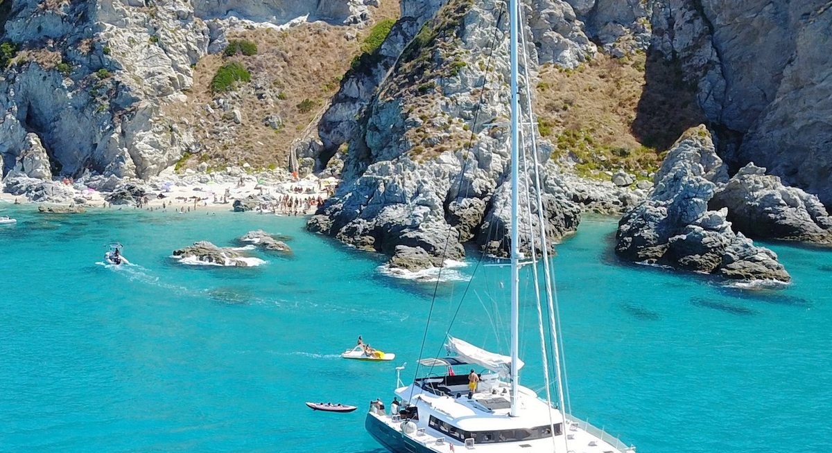 Yacht charter KASKAZI FOUR YACHT CHARTER