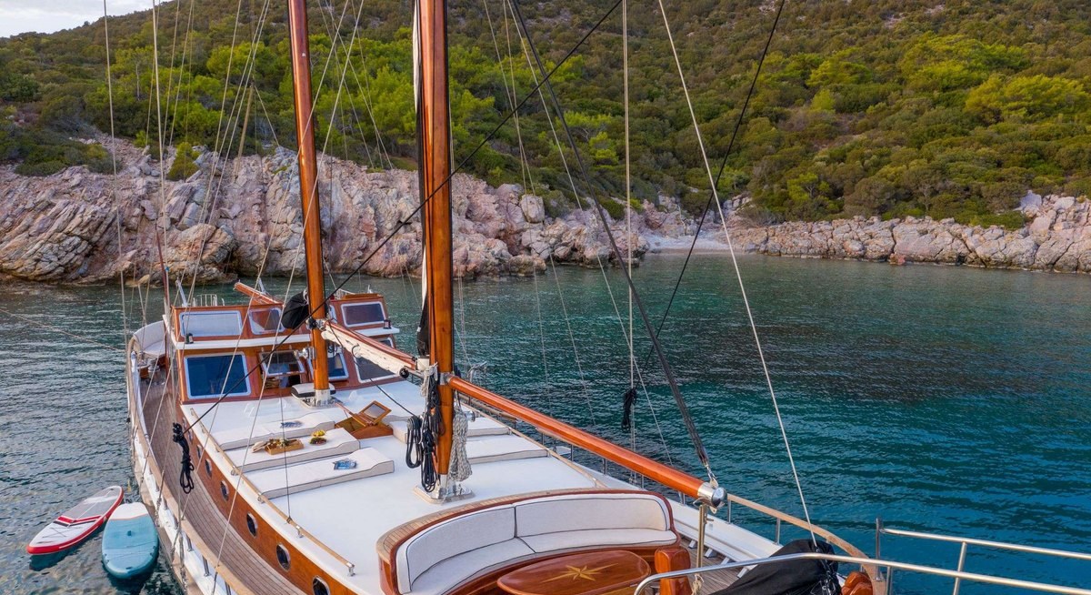 KAVIRA II yacht charter 2