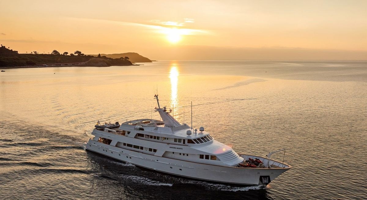 Yacht charter KOKOMO NIGHTS YACHT CHARTER