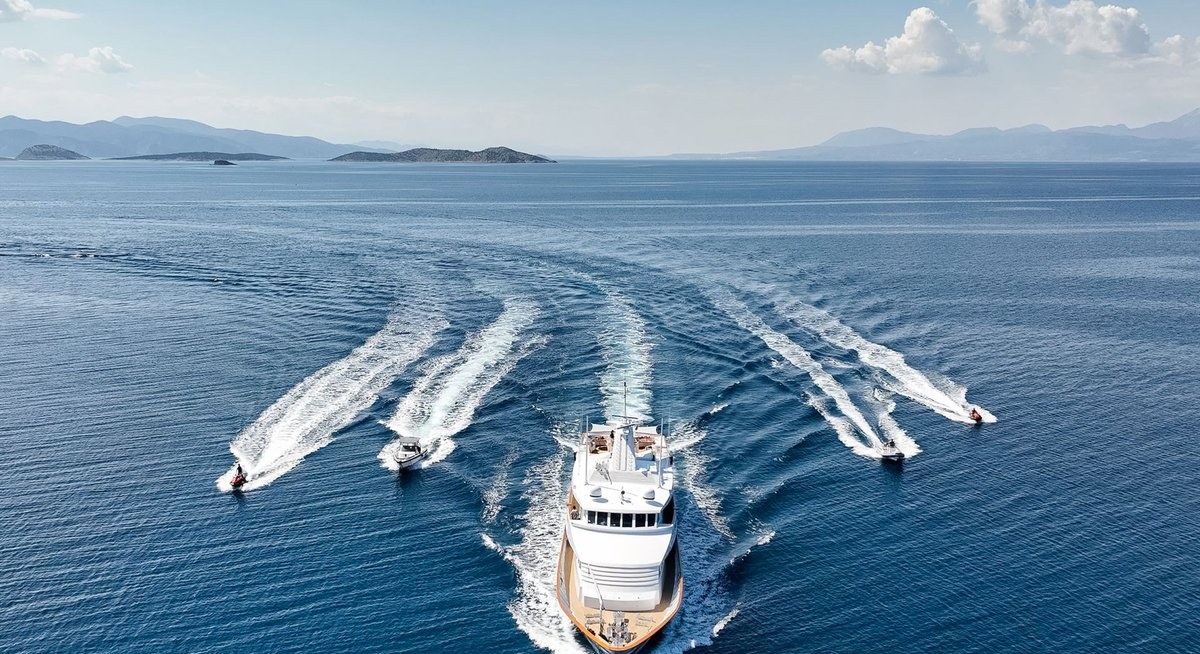 KOKOMO NIGHTS yacht charter 5
