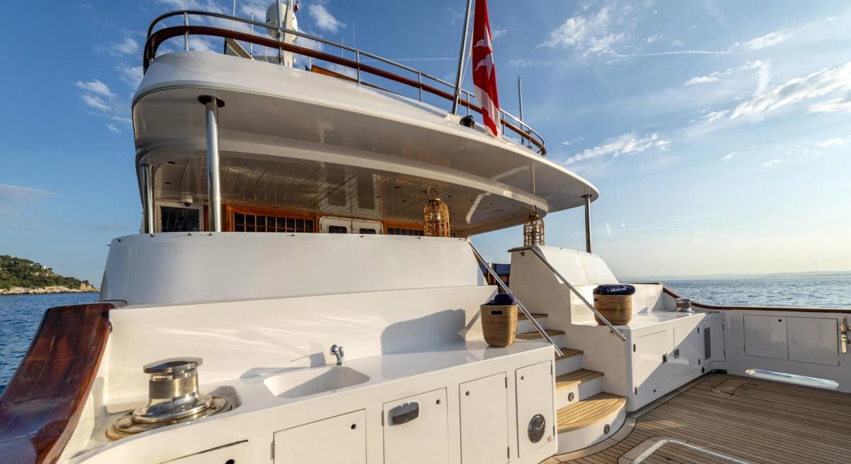 L'ALBATROS yacht charter 3
