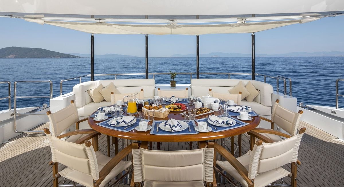 L'EQUINOX yacht charter 4