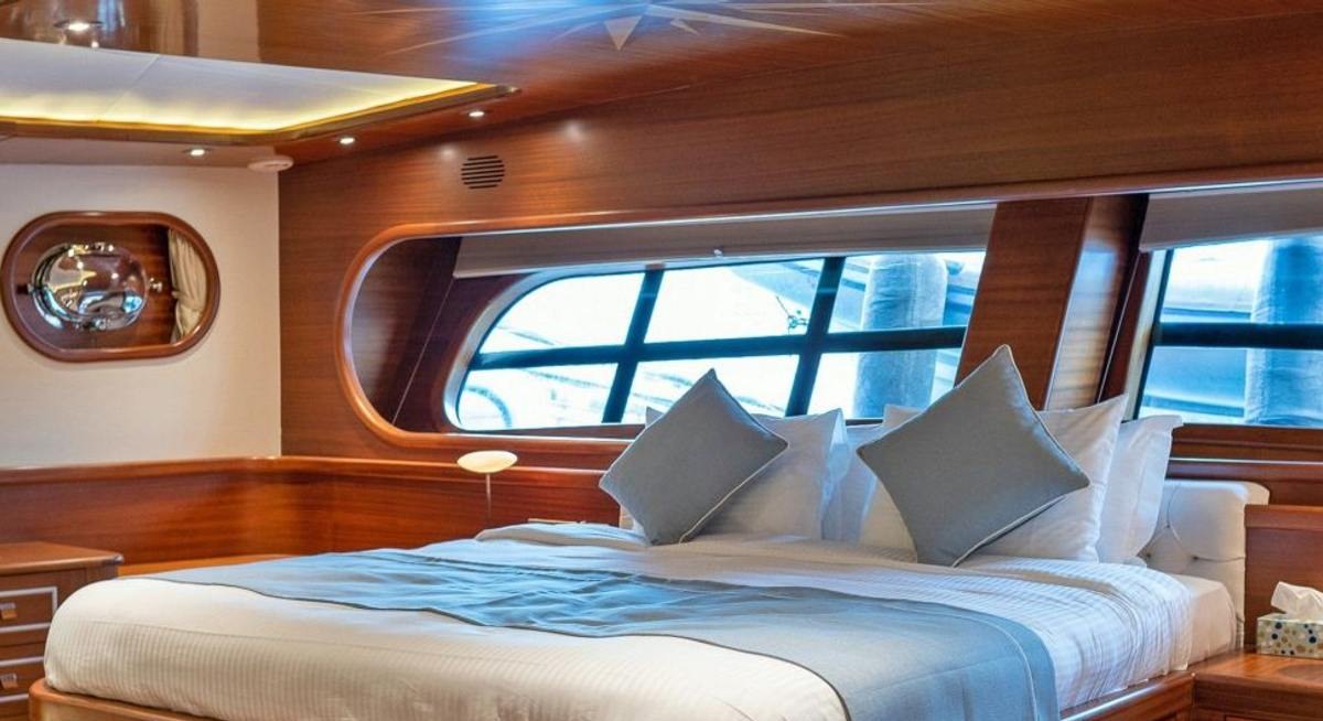 LA BELLA VITA yacht charter 3