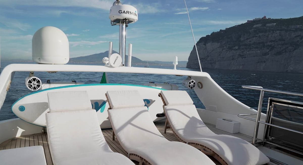 LA CHICCA yacht charter 2