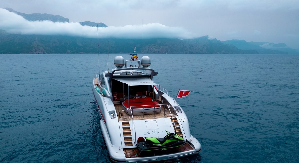 LA DIGUE yacht charter 5