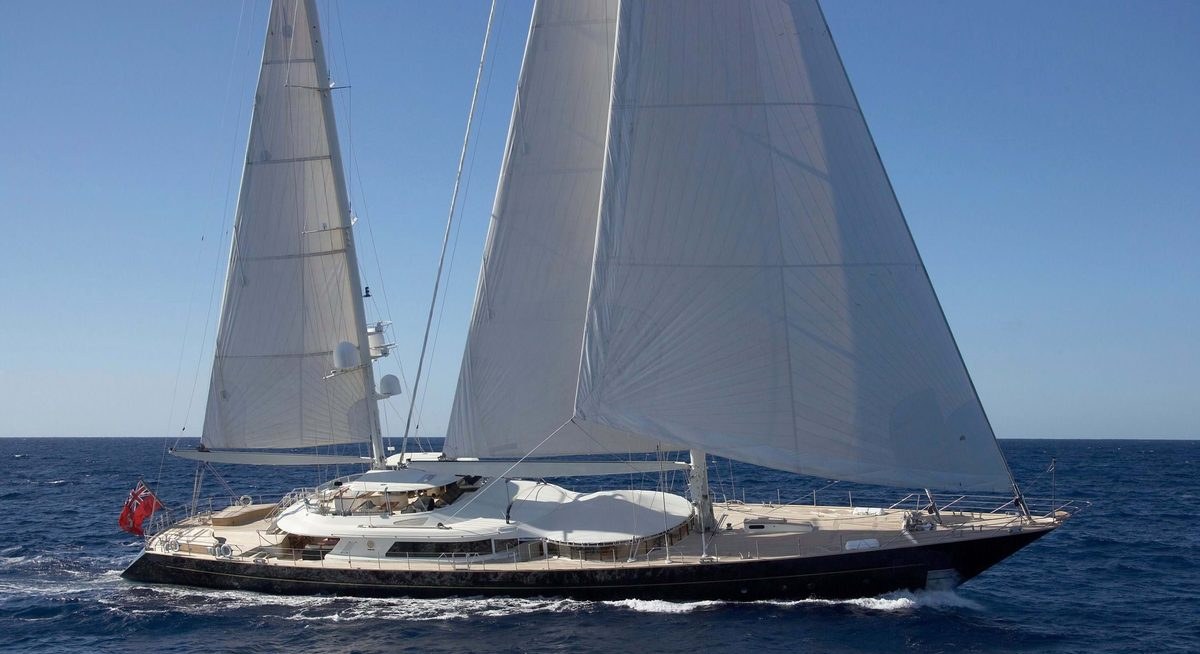 LA LUNA yacht charter 1