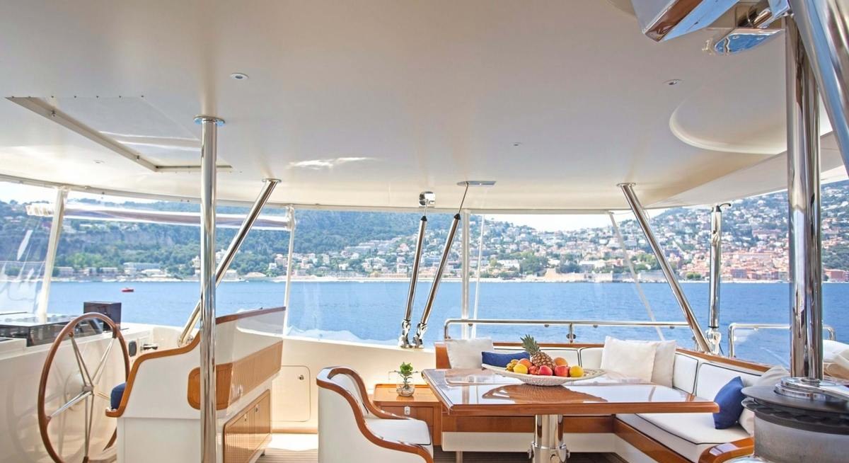 LA LUNA yacht charter 4