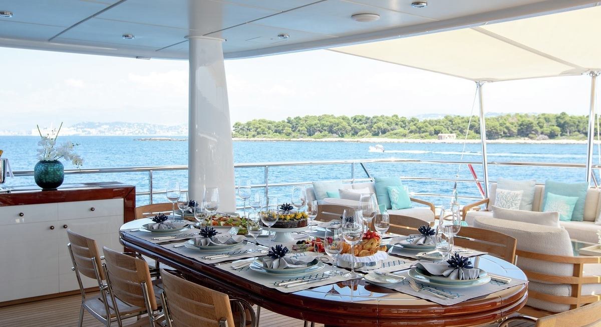 LA MIRAGE yacht charter 5