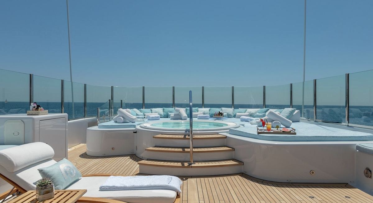 LA MIRAGE yacht charter 2