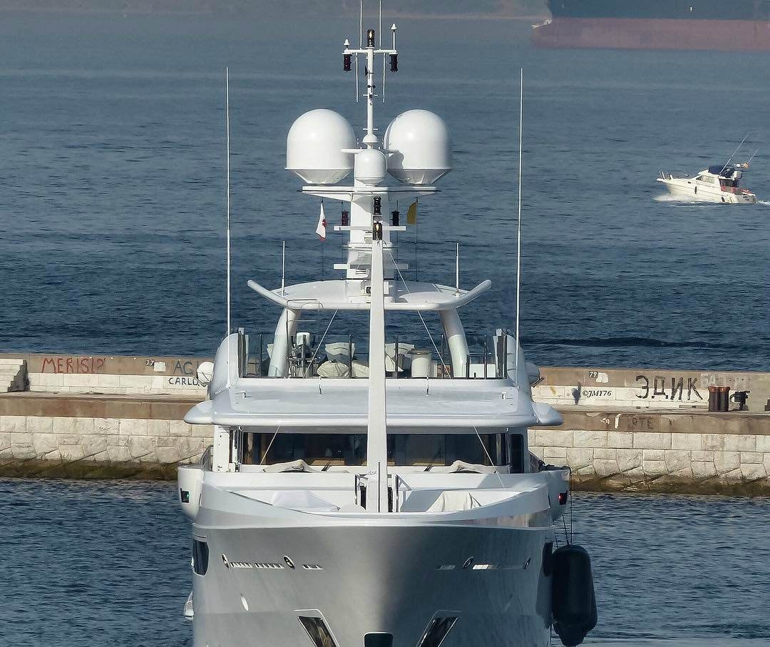 Yacht charter LA MIRAGE YACHT CHARTER