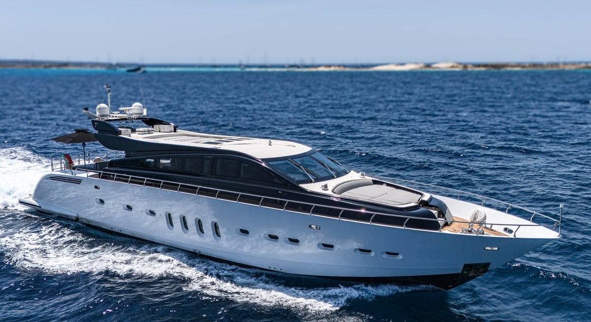 Yacht charter LA ROMANA YACHT CHARTER