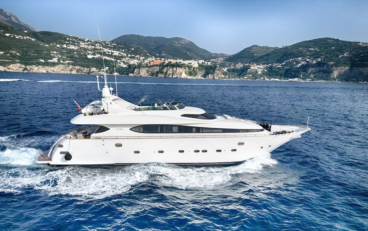 تأجير يخت LADY A YACHT CHARTER