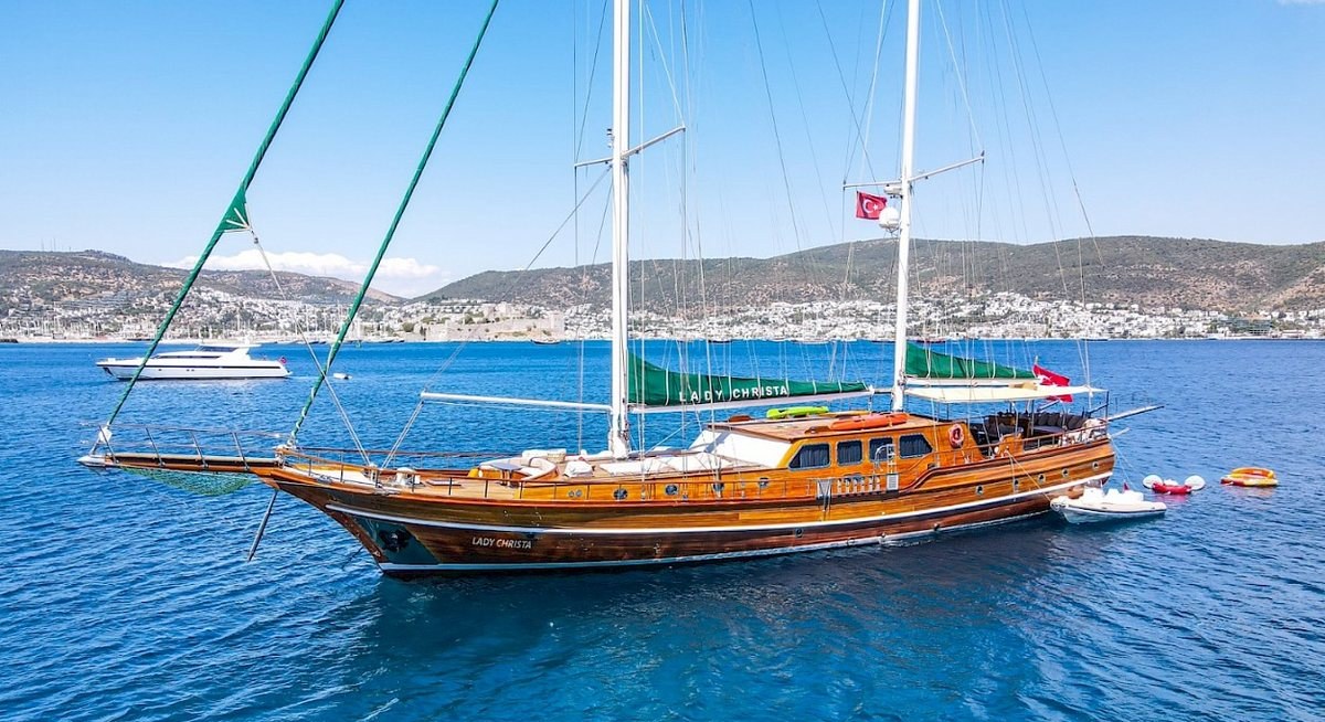 LADY CHRISTA yacht charter 1
